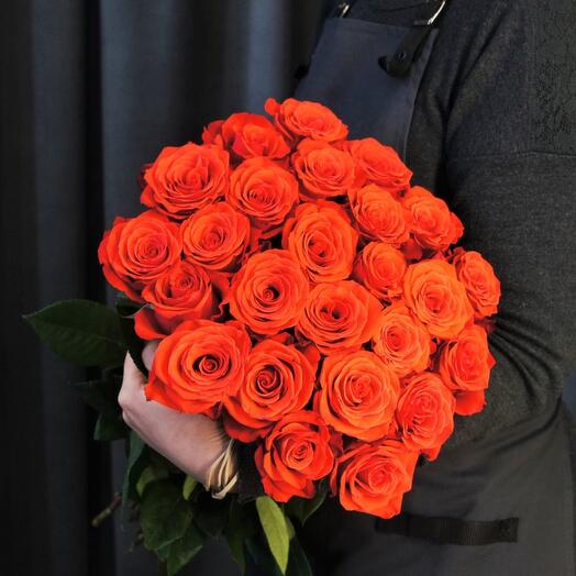 Букет шикарных морковно-алых роз