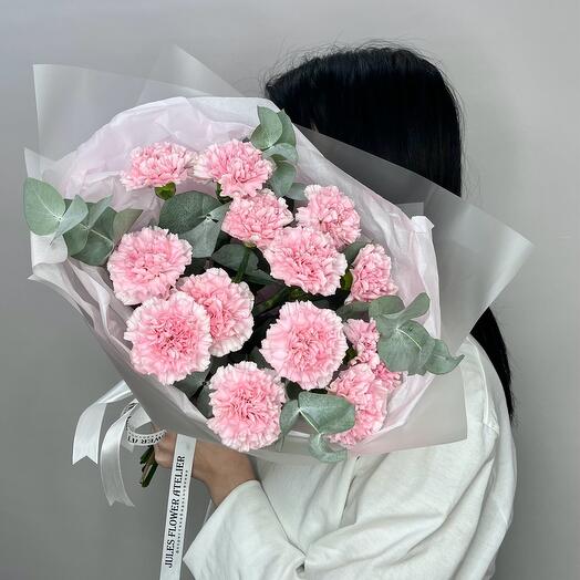 Букет из диантусов и эвкалипта «Сладкая вата»