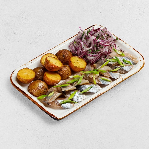 Закуска по-русски с селёдкой и картофелем