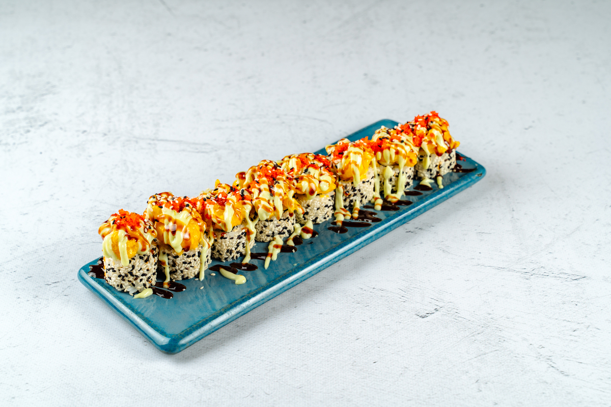 Ролл с креветкой в соусе васаби