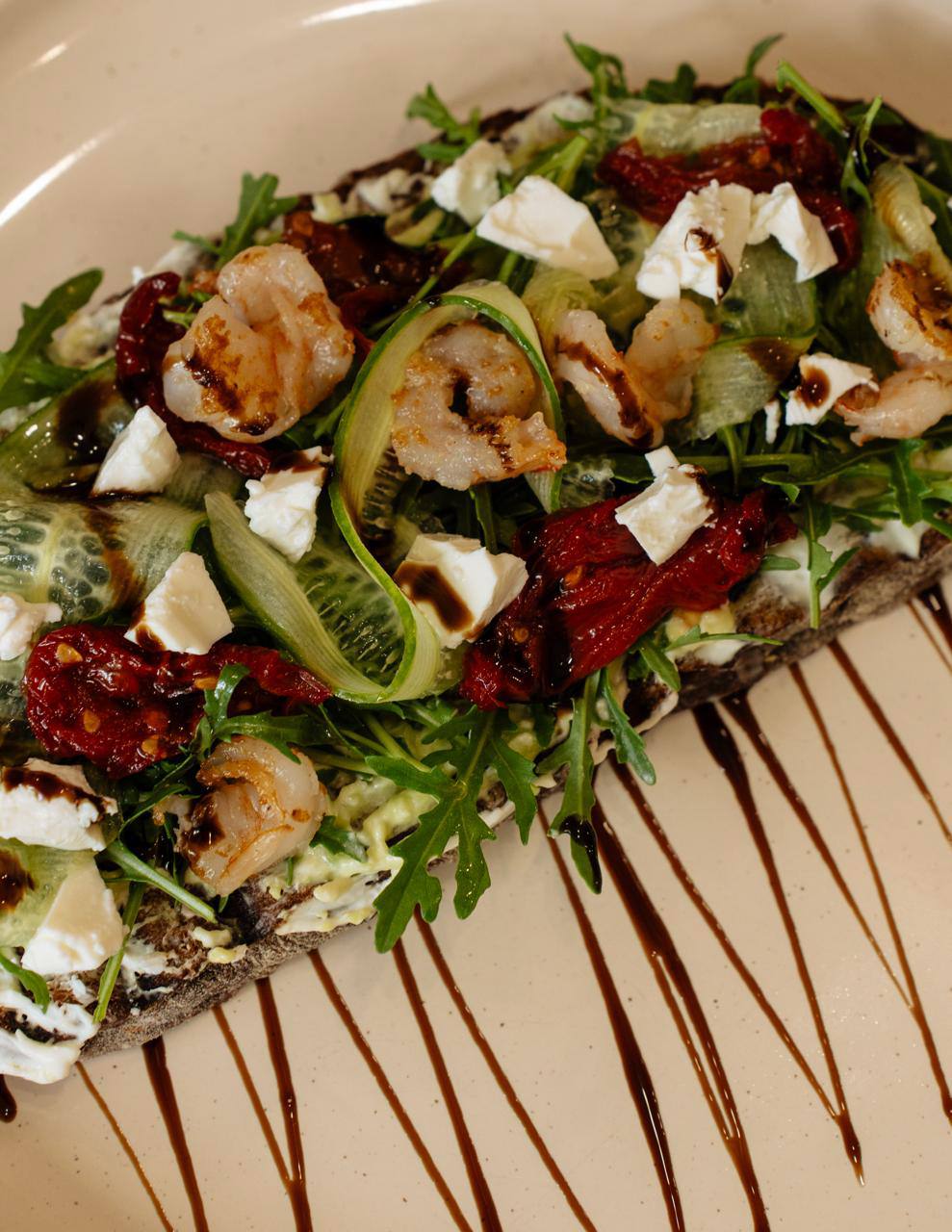 Брускетта с креветками 