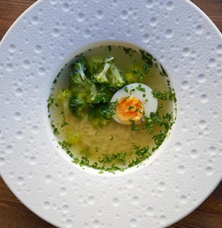 Куриный бульончик с орзо и цыпленком