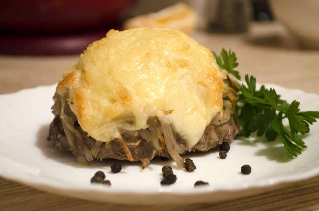 Стожки куриные под овощами с сыром