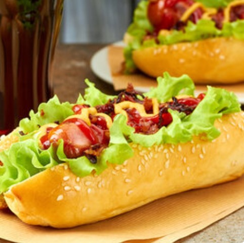 Хот-дог с нежной куриной колбаской
