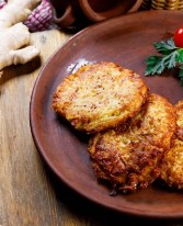 Картофельные драники с беконом и соусом тартар