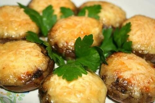 Грибы фаршированные сыром