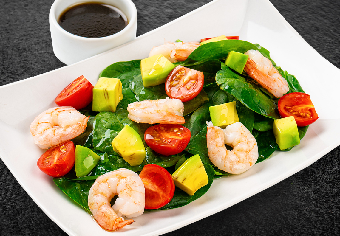 Салат с креветками и авокадо