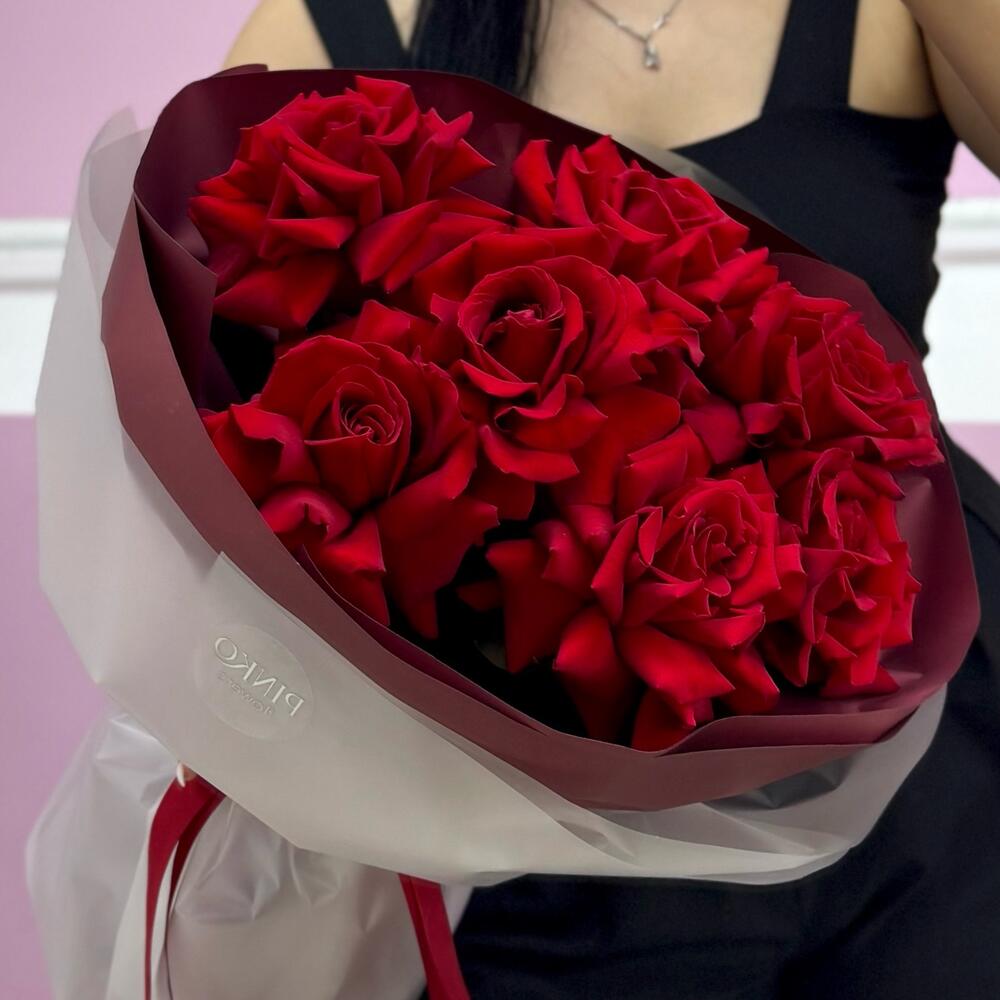 Букет бордовых ажурных роз