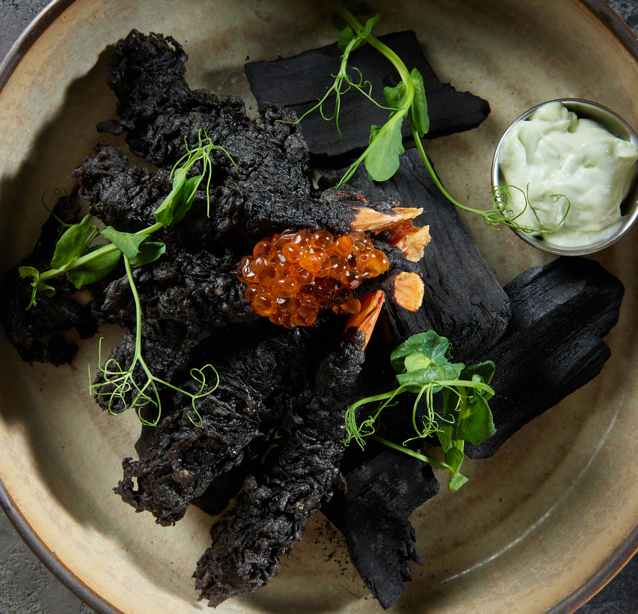 Угольные креветки, васаби, икра