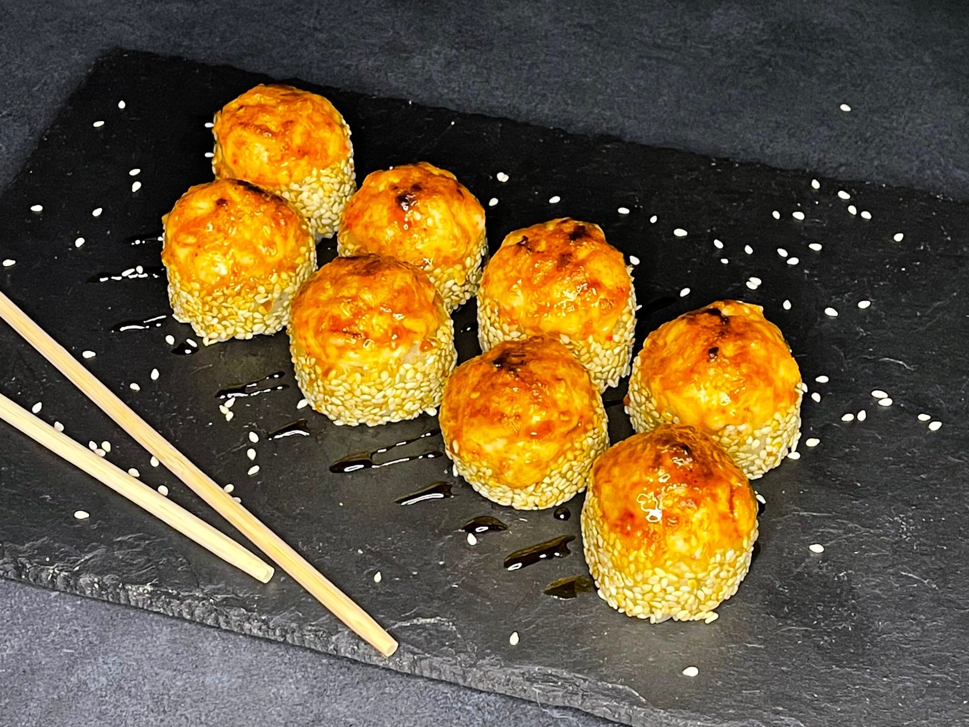 Ролл "Запеченный с лососем и угрем"