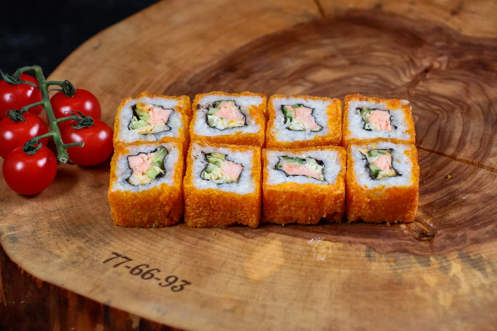 Горячий ролл с лососем