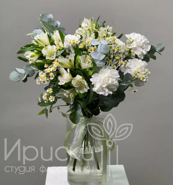 Полевой букет с ромашками и диантусами