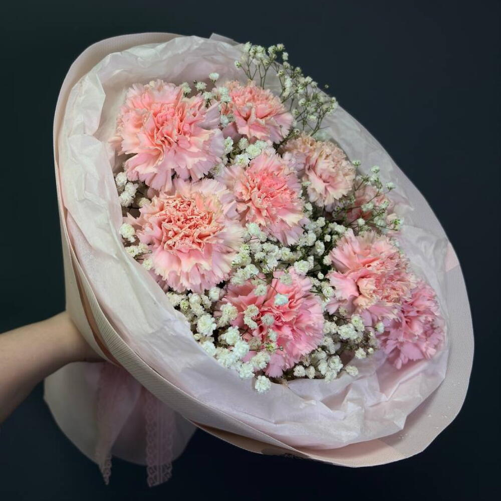 Букет нежный для мамочки с диантусами и гипсофилой