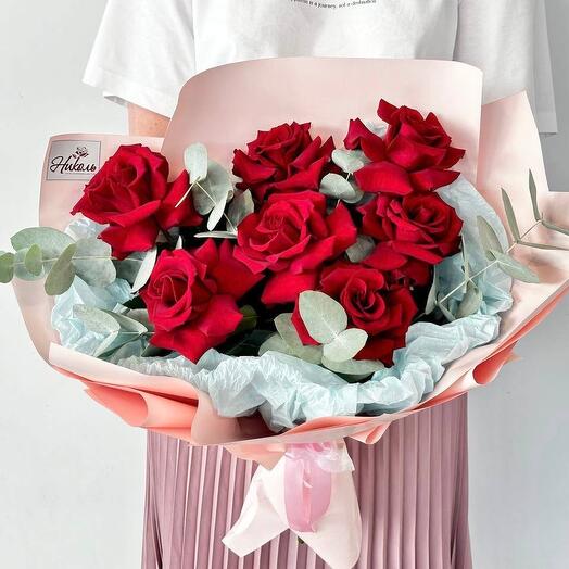 Букет «Ажурный» из французских роз и эвкалипта