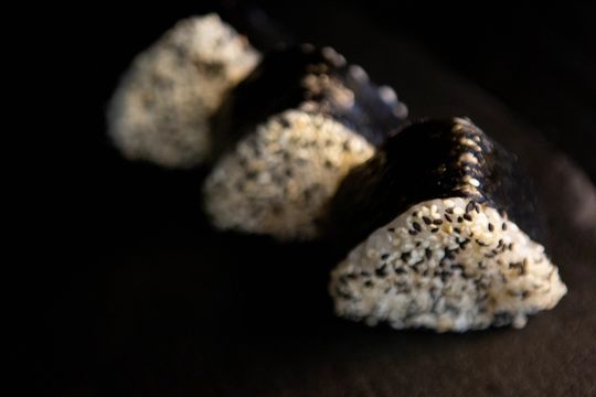 Онигири с тунцом 3 шт