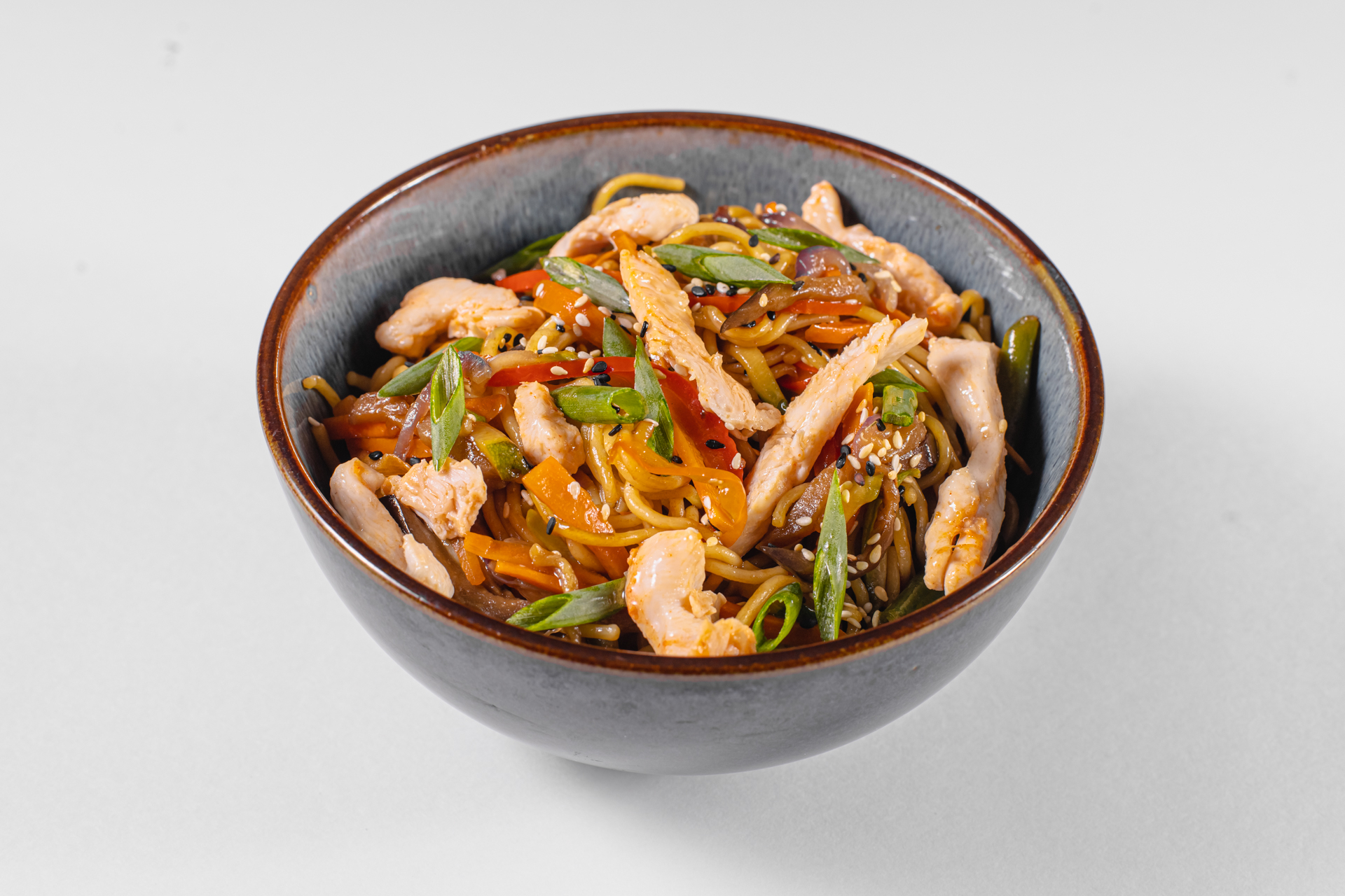 Wok с курицей и овощами