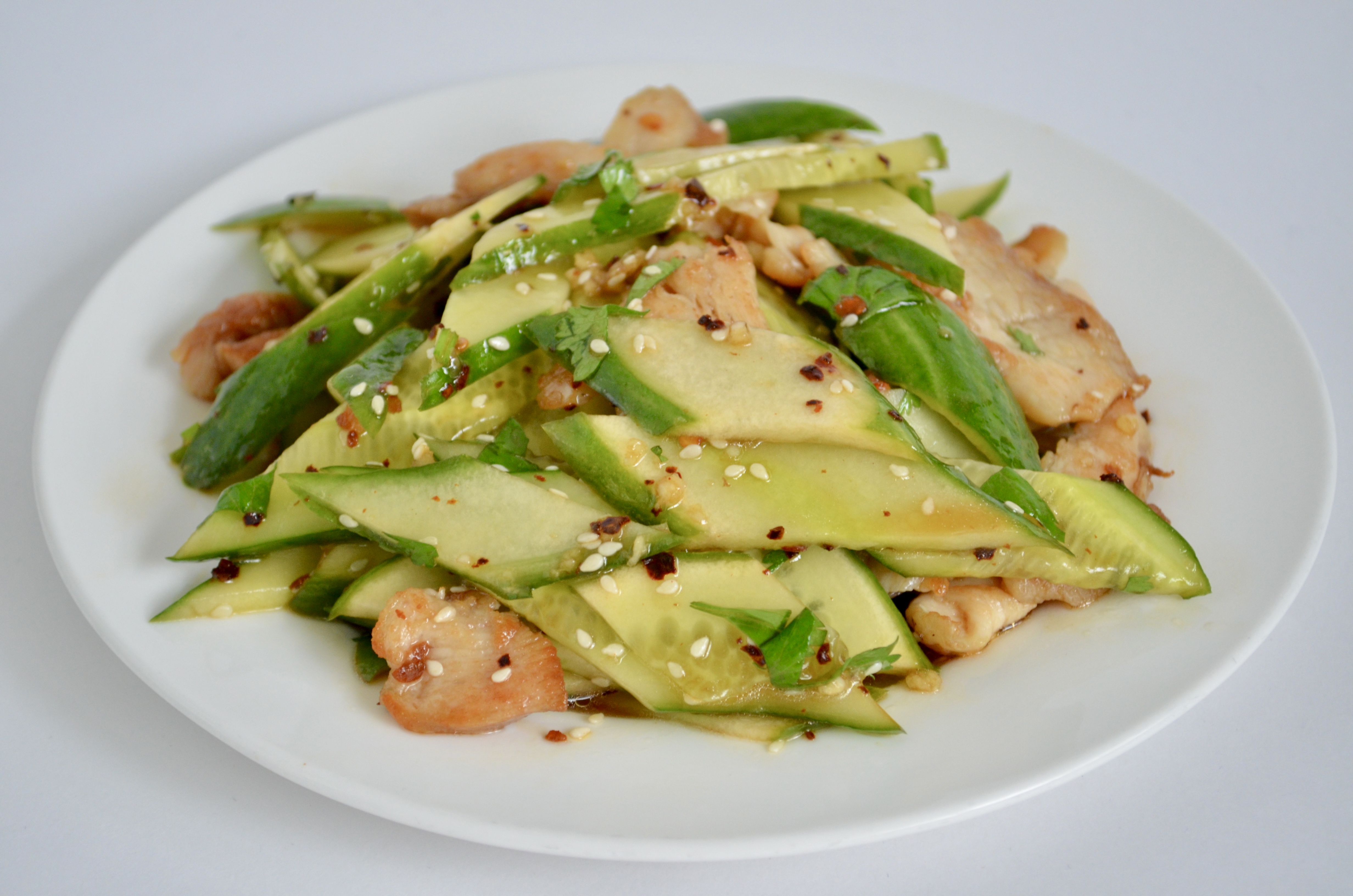 Салат из огурцов с курицей