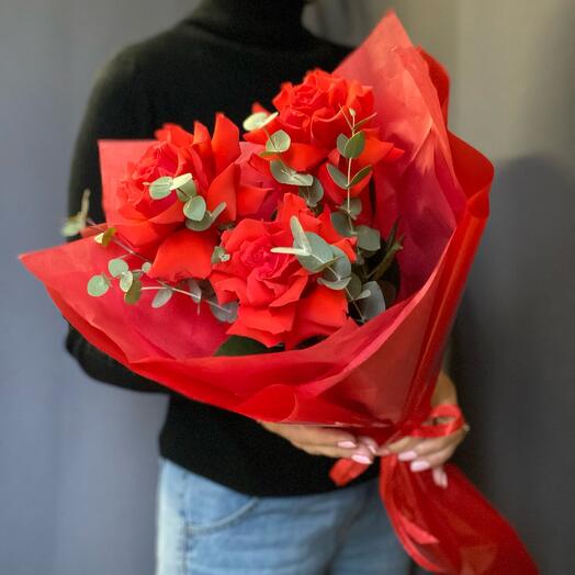 Алая Нина с эвкалиптом