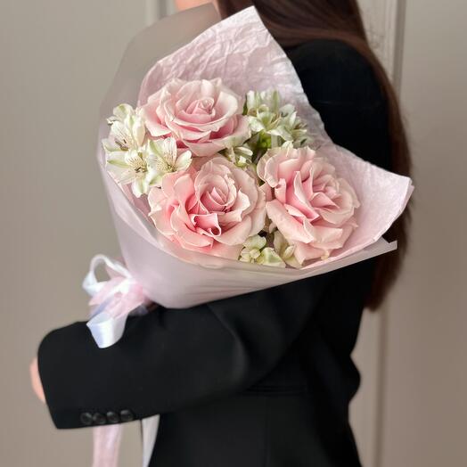 Букет из роз и альстромерий 30