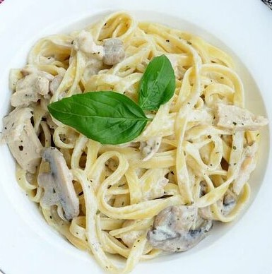Паста с курицей и грибами