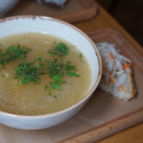 Щи из квашеной капусты с белыми грибами