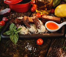 Чесночные гренки из бородинского хлеба
