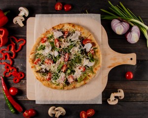 Пицца Цезарь с курицей