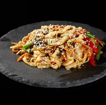 Удон с грибами шиитаке и овощи и соус на выбор