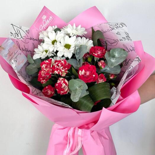 Букет «Райский сад» из хризантем, кустовых роз