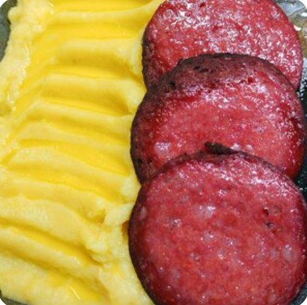 Картофельное пюре с колбасой