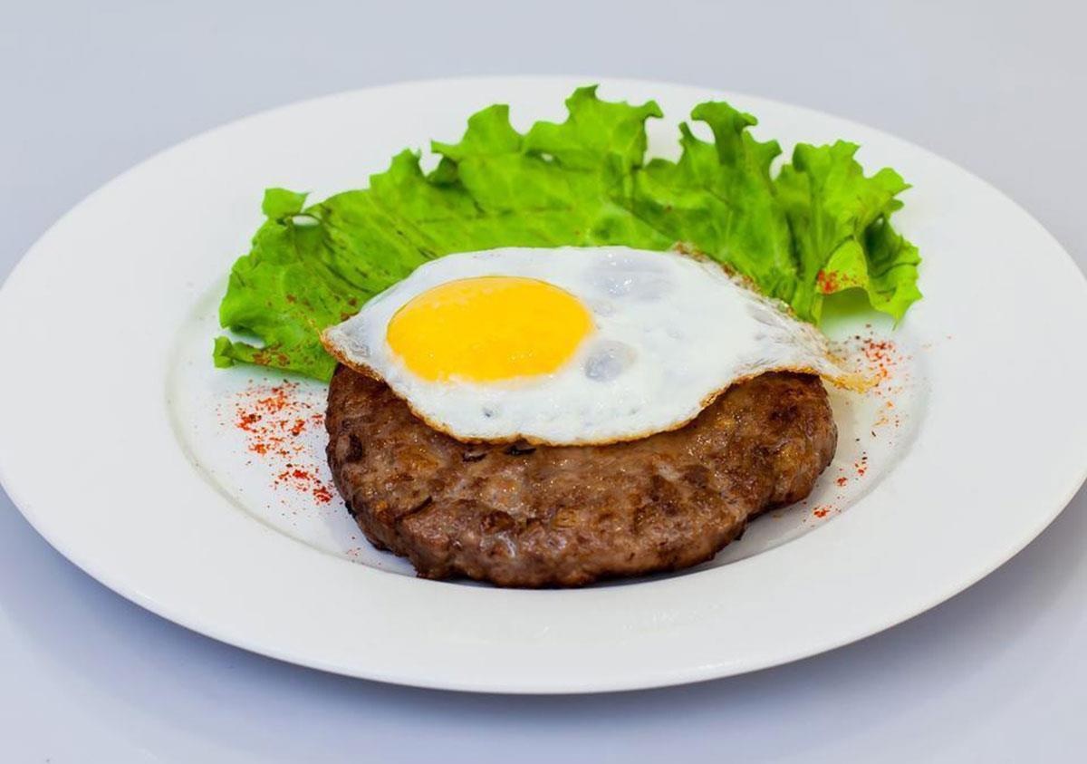 Бифштекс мясной с яицом 50/40