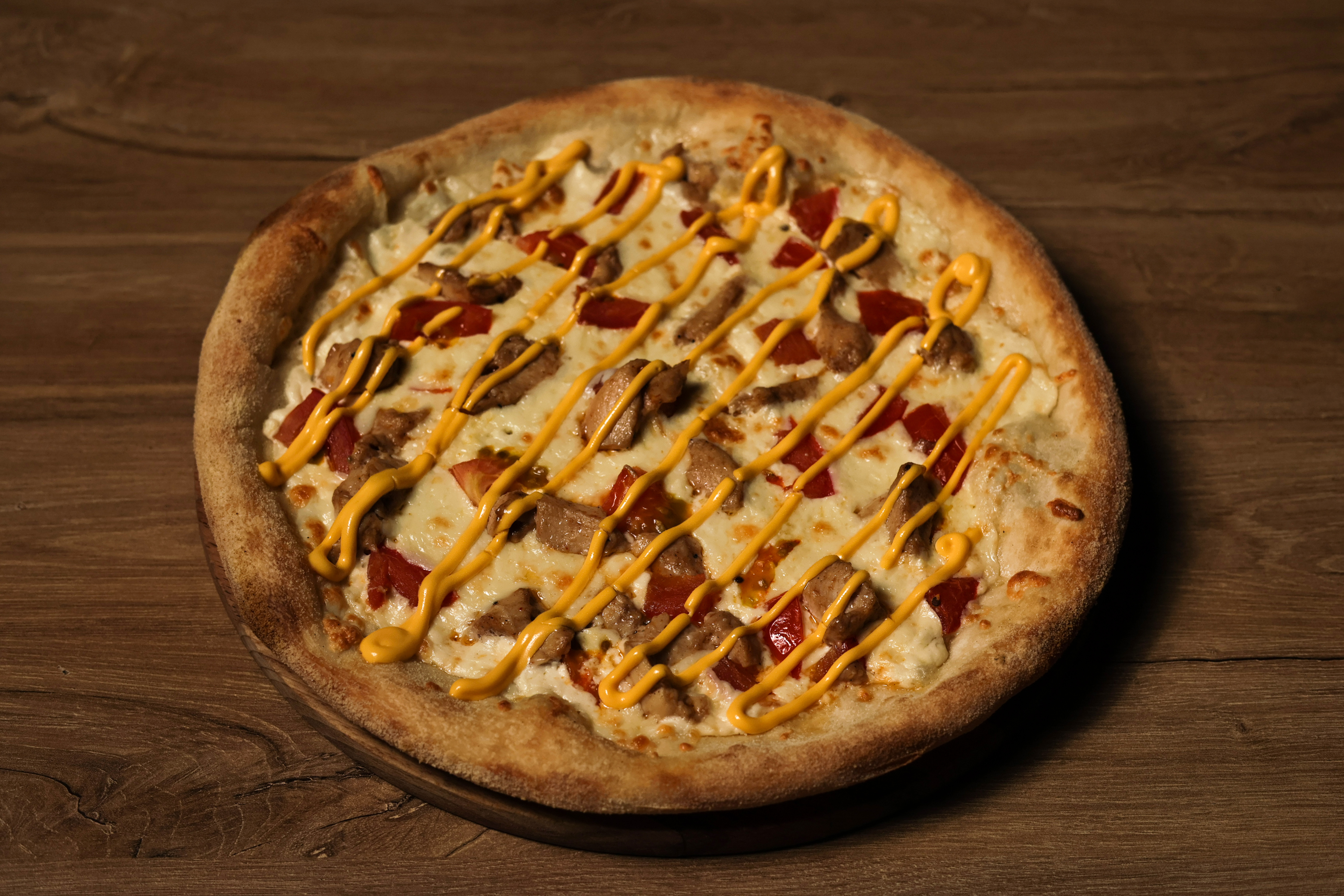 Пицца с цыпленком и сырным соусом