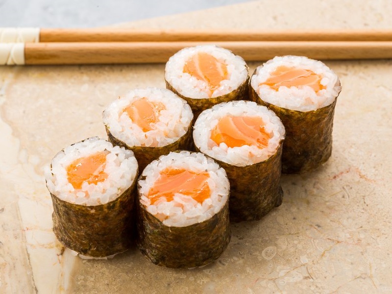 Ролл Сяке маки