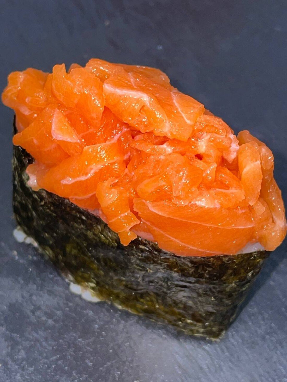 Гункан с Лососем 70г