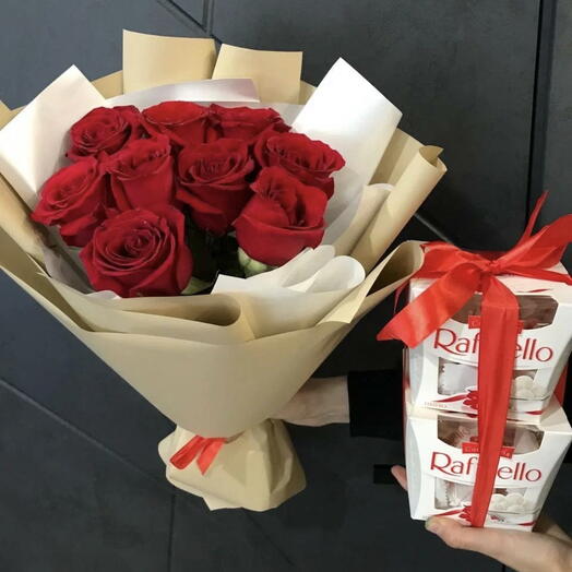 Красные розы с Rafaello