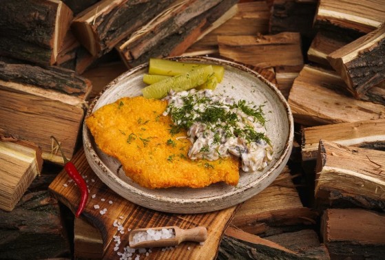Шницель с жульеном и марин. огурцом