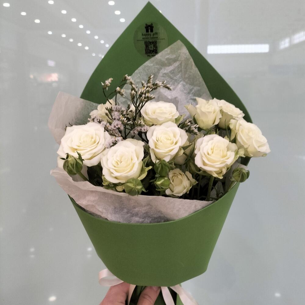 Букет - "Снежная мечта" из белых кустовых роз для ребенка (сноу)