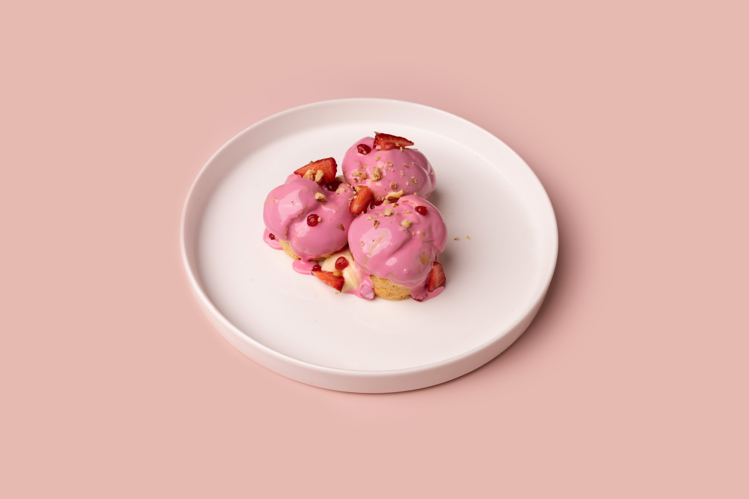 Профитроли клубничные (1 шт)