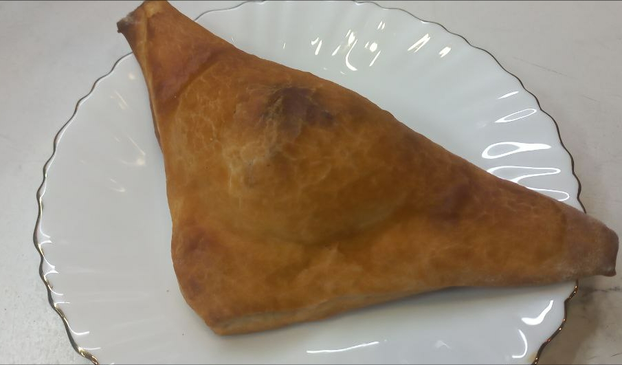 Слойка с черной смородиной 