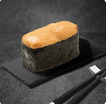 Суши с запеченной креветкой со спайси-соусом