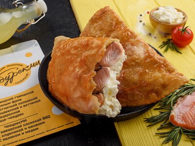 Чебурек XL с красной рыбой и творожным сыром