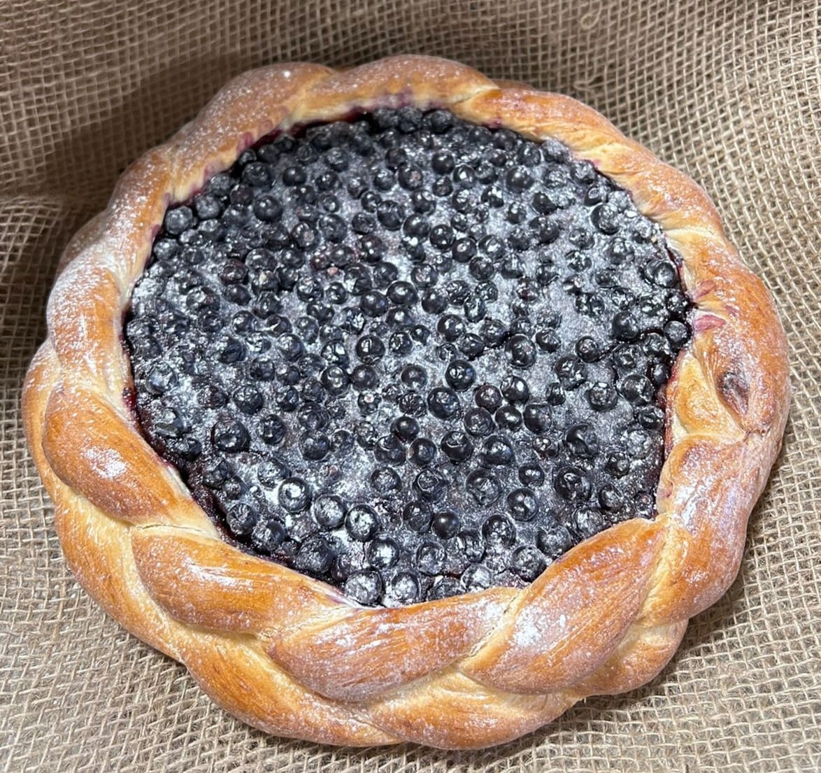 Пирог с черной смородиной