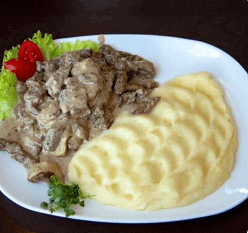 Бефстроганов с белыми грибами и пюре