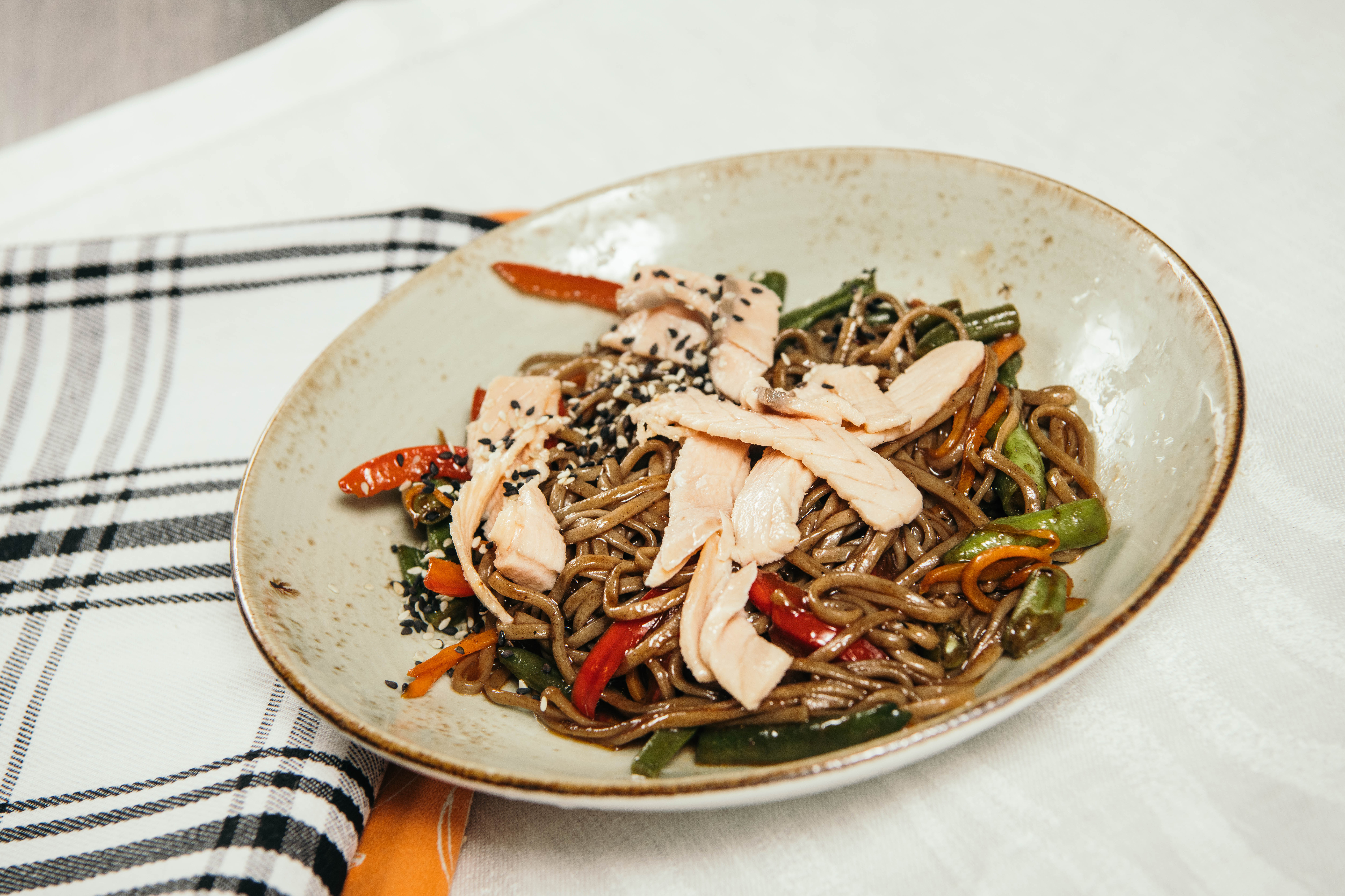 Гречневая лапша с лососем