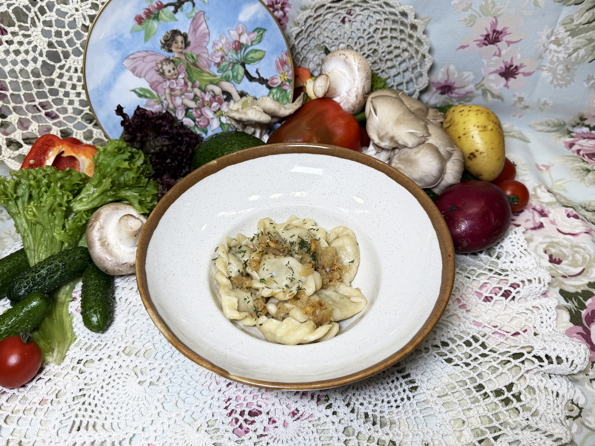 Вареники с картошкой, грибами и жареным луком