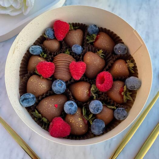 Клубника в шоколаде milk chocolate