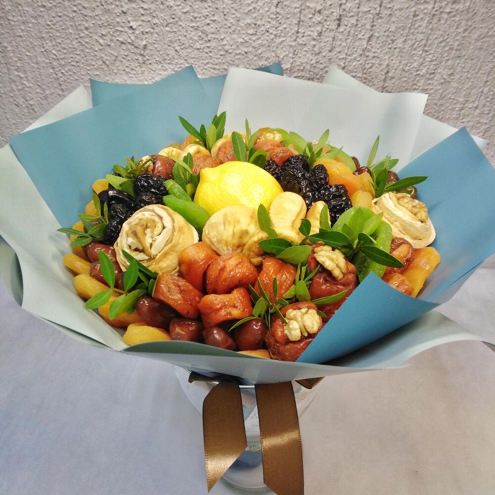 Мужской букет из сухофруктов с лимоном