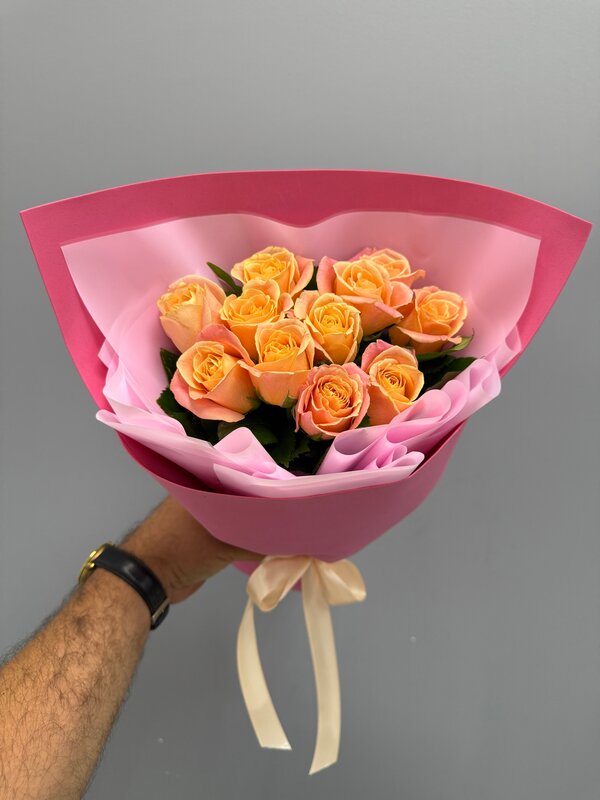 Букет из 11 роз мисс пигги в нежной упаковке с атласной лентой