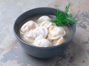 Пельмени с бульоном