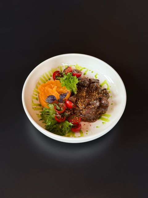 Телячьи щечки с пюре из Батата с Черри